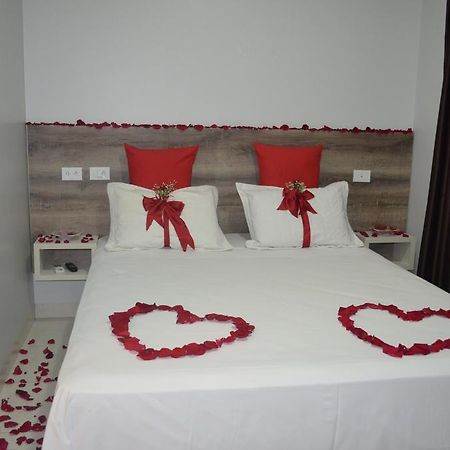 Hotel Palace Avenida Caiaponia Luaran gambar